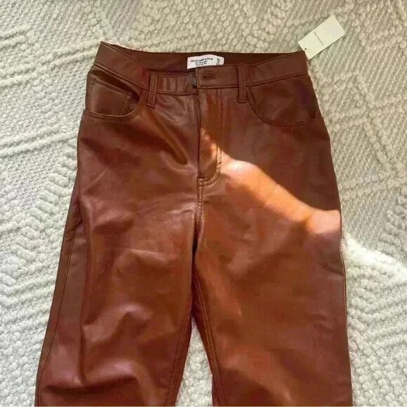 Abercrombie & Fitch Curve Love Ultra High Rise 90s Faux Leather Pants - Picture 4 of 8